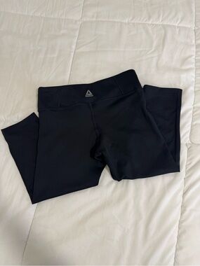 Women Capri Black Athletic Leggings